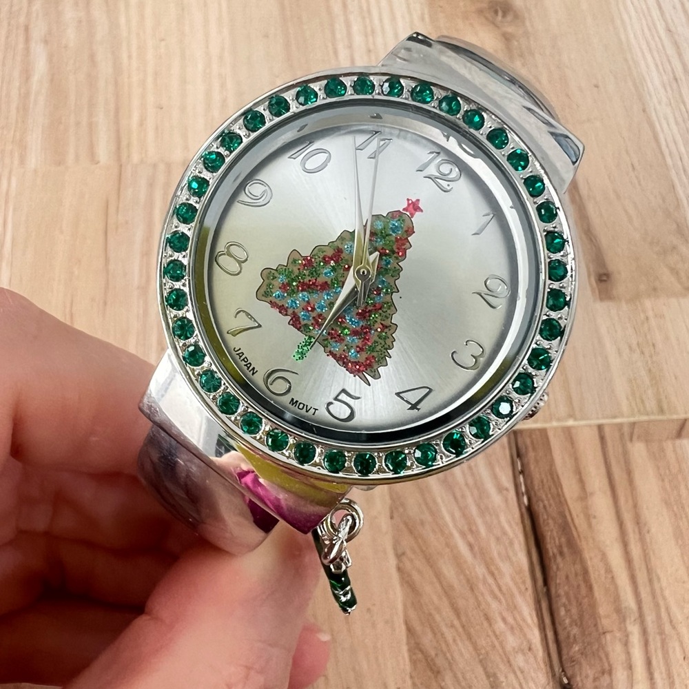 Christmas ladies silver tone hinged cuff fashion bracelet watch NEW BATTERY
